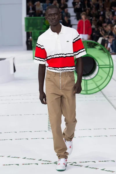 Look 16